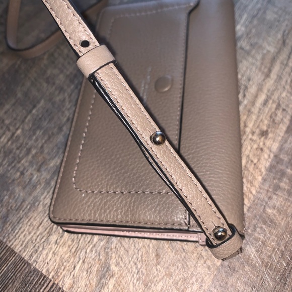 MARC JACOBS Convertible Crossbody/Wallet - Picture 5 of 7